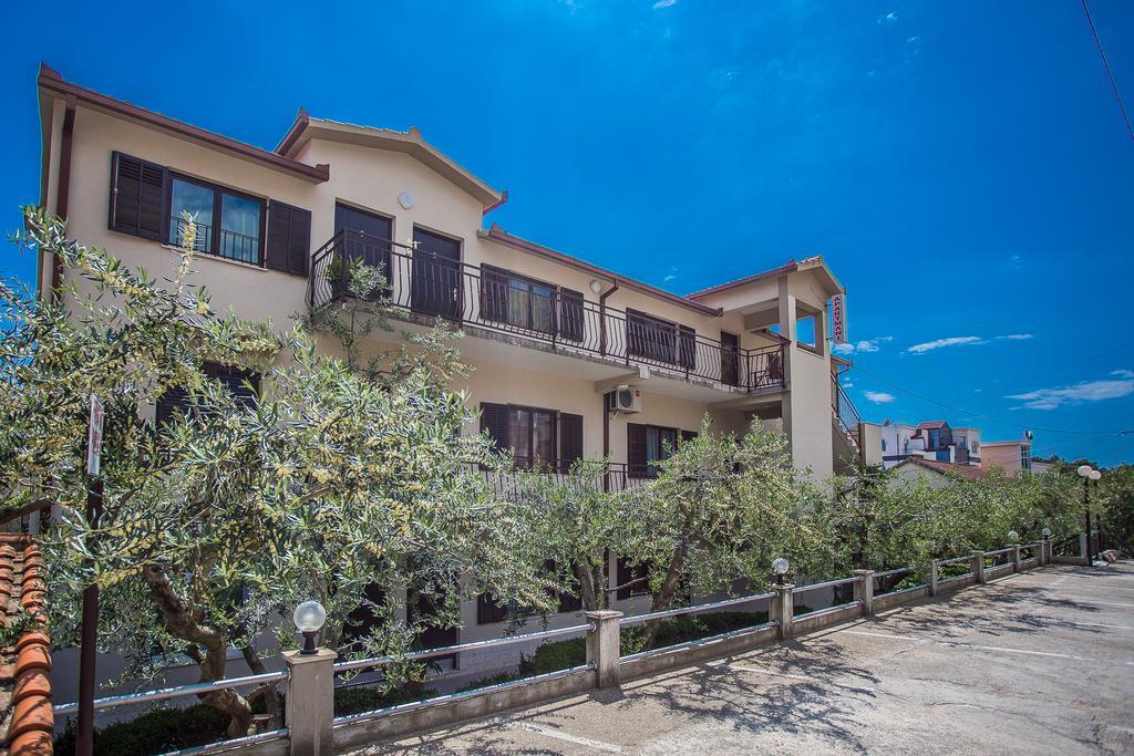 Apartments Villa Ivanka 特罗吉尔 外观 照片